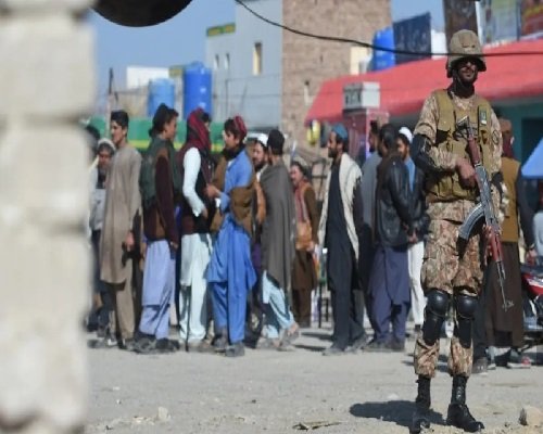 पाकिस्तान: आत्मघाती हमले में सेना के 13 जवानों की मौत, 10 घायल, 19 नागरिकों को भी आई चोट