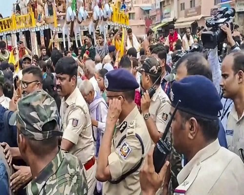 पुरी भगदड़ मामले में बड़ा एक्शन, DM और SP का किया ट्रांसफर; सरकार ने जांच के दिए आदेश