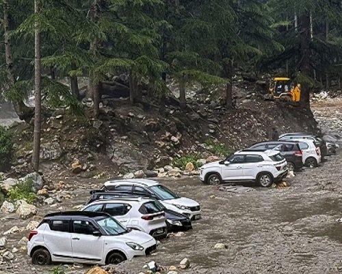 मॉनसून की मार, उत्तराखंड में बादल फटने से 2 मरे; हिमाचल में 3 की मौत, कई राज्यों में रेड अलर्ट