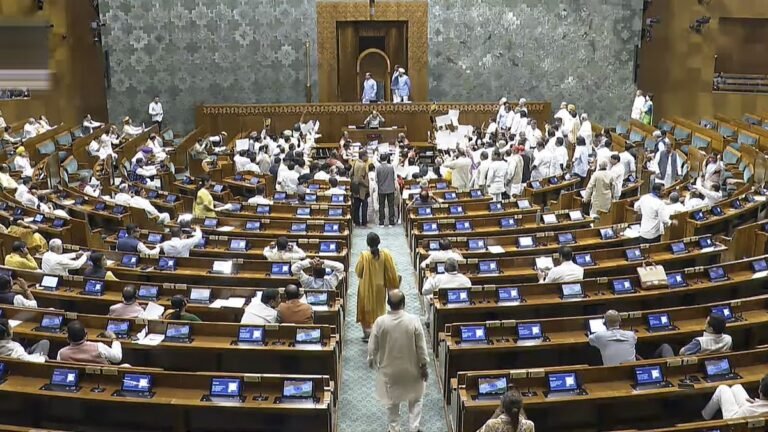 संसद के मानसून सत्र का आज पांचवां दिन, SIR पर विपक्ष का प्रोटेस्ट मार्च