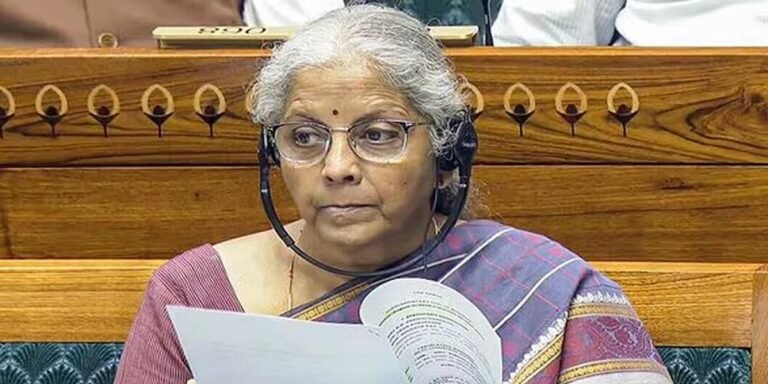 वित्त मंत्री ने लोकसभा में पेश किया संशोधित आयकर विधेयक, प्रवर समिति की प्रमुख सिफारिशें भी शामिल