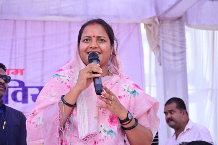 किसानों के लिए पर्याप्त खाद उपलब्ध, मंत्री श्रीमती लक्ष्मी राजवाड़े ने जिला सूरजपुर में कालाबाजारी रोकने दिए कलेक्टर को निर्देश