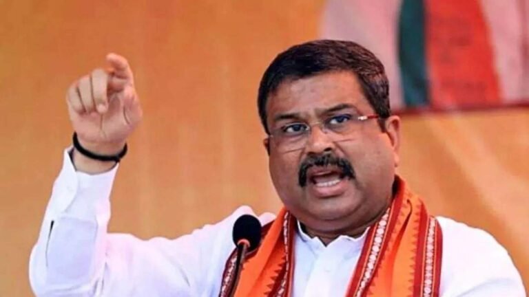 Dharmendra Pradhan : पाग विवाद पर केंद्रीय मंत्री धर्मेंद्र प्रधान ने मांगी माफी, कहा– मिथिला की परंपरा का सम्मान करना हम सबका कर्तव्य