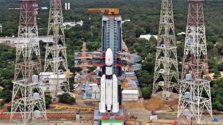 ISRO: ‘बाहुबली’ रॉकेट की धमाकेदार उड़ान, CMS-03 ने हासिल की कक्षा ISRO