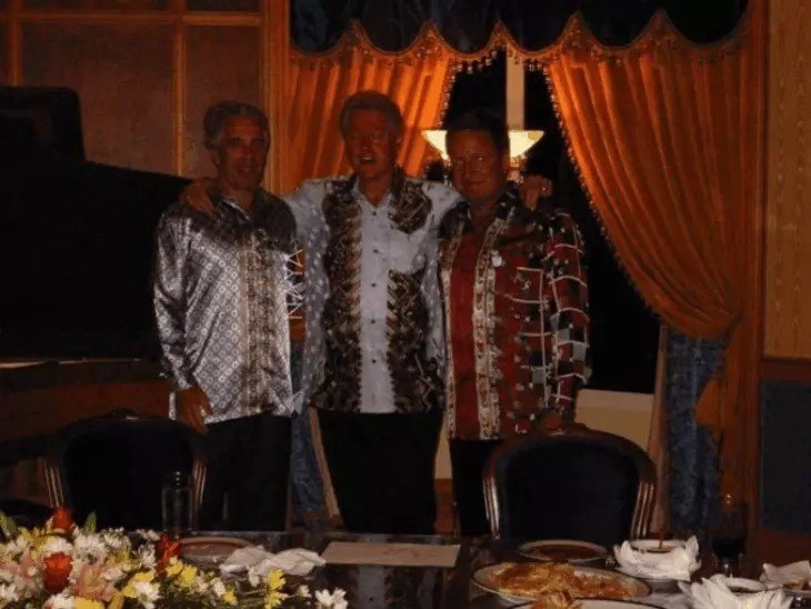 Jeffrey Epstein Case : जेफ्री एपस्टीन मामले में अमेरिकी जस्टिस डिपार्टमेंट ने जारी किए 3 लाख दस्तावेज, क्लिंटन, माइकल जैक्सन और प्रिंस एंड्रयू की तस्वीरें सामने