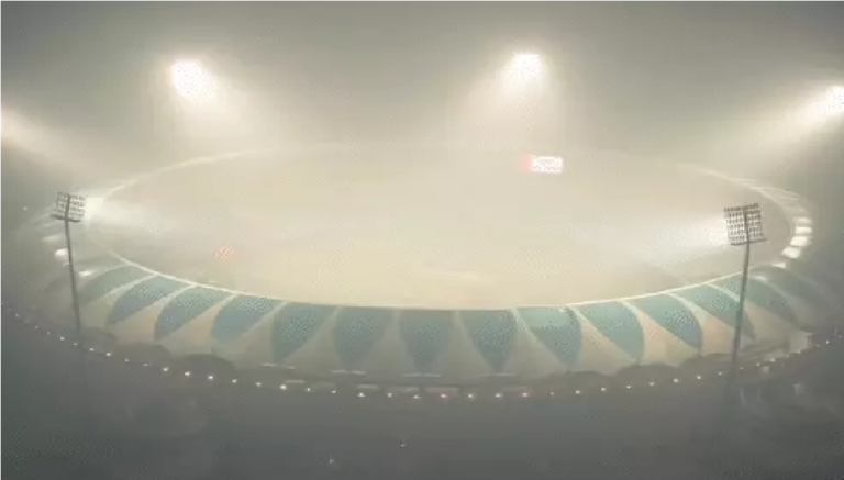 India-Africa Match : लखनऊ में भारत–अफ्रीका मैच पर कोहरे का साया, धुंध और ओस से प्रभावित हो सकते हैं ओवर