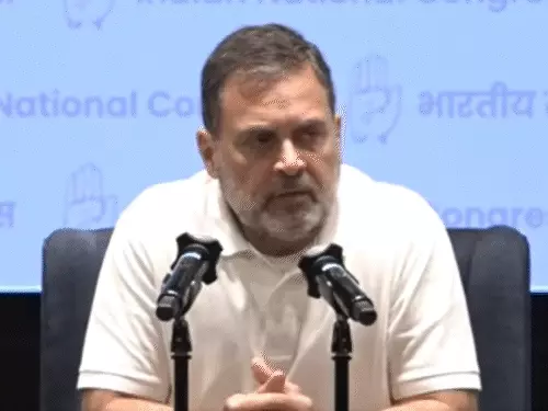 खड़गे का आरोप: मोदी को गांधी सरनेम से है दिक्कत, राहुल बोले- वन मैन शो से 2-3 अरबपतियों को फायदा